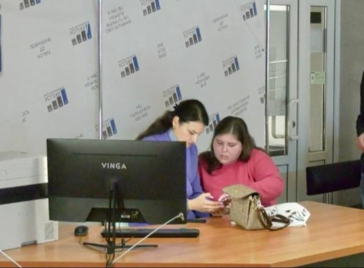У Сумському ЦНАПі відкрили зону самообслуговування з доступом до «Дії» та е-сервісів фото У Сумському ЦНАПі відкрили зону самообслуговування з доступом до «Дії» та е-сервісів фото