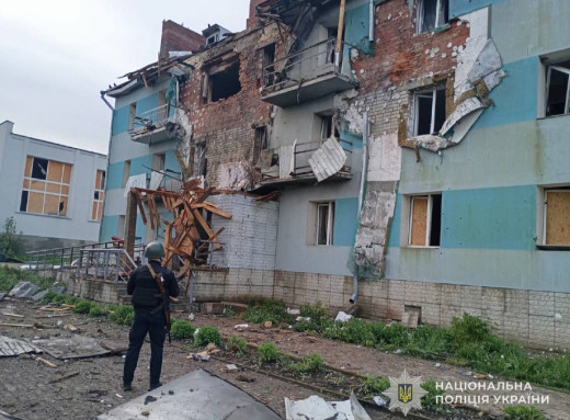 Двоє чоловіків поранені внаслідок атак ворожих дронів на Сумщину фото
