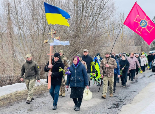 Кролевецька громада попрощалася із загиблим захисником Олександром Каптаном фото