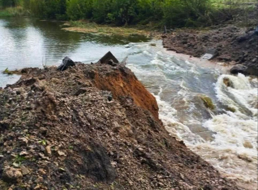 Збитки від авіаудару по гідроспорудах на Сумщині оцінили у понад 27 мільйонів гривень фото Збитки від авіаудару по гідроспорудах на Сумщині оцінили у понад 27 мільйонів гривень фото