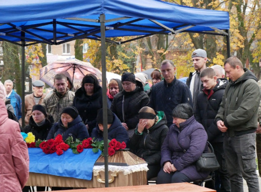 Роменська громада попрощалася із захисником Олександром Пугачем із позивним «Музикант» фото Роменська громада попрощалася із захисником Олександром Пугачем із позивним «Музикант» фото