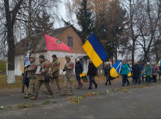 На Конотопщині попрощалися із захисником Романом Литвиненком фото