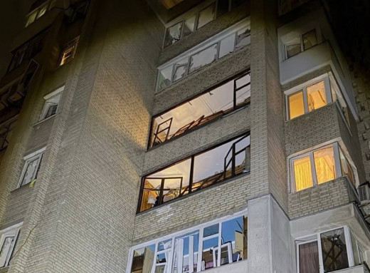 Нічний удар по Сумах: у Зарічному районі БпЛА влучив у двір багатоповерхівки фото
