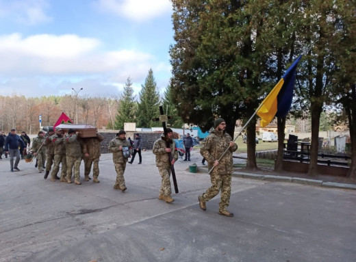 Сум’яни попрощалися із 26-річним захисником Олександром Хаматуліним фото