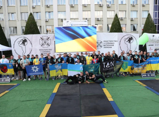 Сумські ветерани успішно виступили на турнірі «Сильні України» в Ірпені фото Сумські ветерани успішно виступили на турнірі «Сильні України» в Ірпені фото