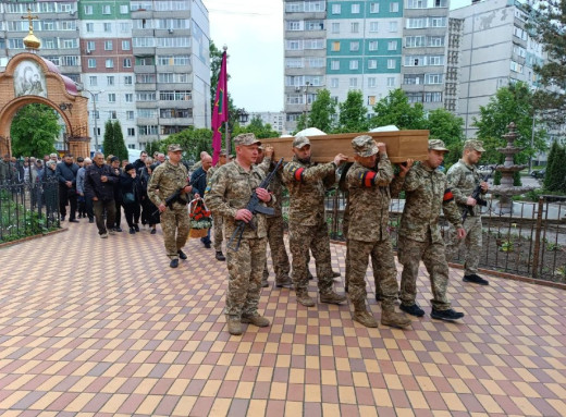 Сумська громада попрощалася із загиблим захисником Василем Приходьком фото Сумська громада попрощалася із загиблим захисником Василем Приходьком фото
