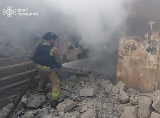 Нічні атаки БпЛА спричинили дві пожежі у Конотопському та Шосткинському районах фото Нічні атаки БпЛА спричинили дві пожежі у Конотопському та Шосткинському районах фото