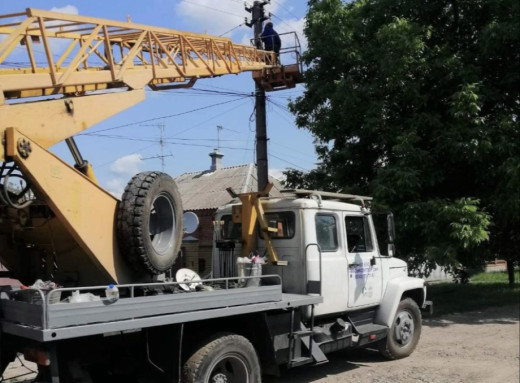 У Сумах оновили вуличне освітлення та усунули наслідки обстрілів фото У Сумах оновили вуличне освітлення та усунули наслідки обстрілів фото