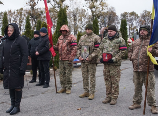 У Лебедині попрощалися із загиблим захисником Анатолієм Севрюком фото