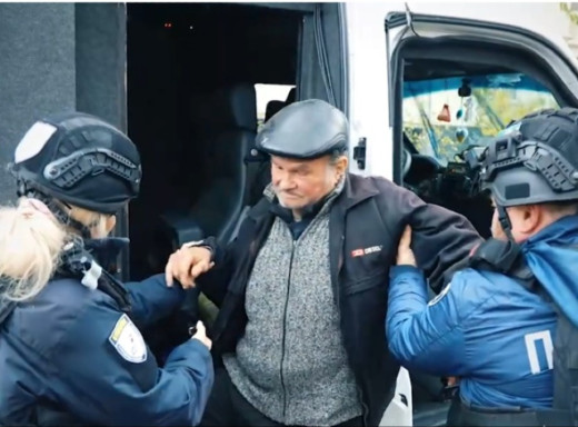 Поліцейські «Білі янголи» евакуювали 69-річного чоловіка з Миколаївської громади на Сумщині фото Поліцейські «Білі янголи» евакуювали 69-річного чоловіка з Миколаївської громади на Сумщині фото