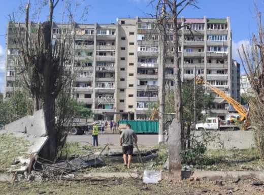 Суми оговтуються після вчорашнього бомбардування: 7 постраждалих та сотні пошкоджених вікон фото Суми оговтуються після вчорашнього бомбардування: 7 постраждалих та сотні пошкоджених вікон фото