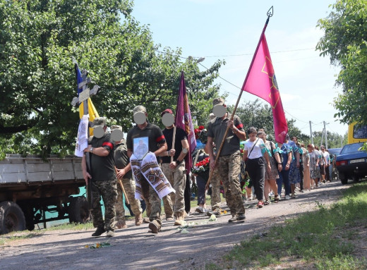 Конотопщина попрощалася із захисником Петром Дворцовим, який загинув від удару дрона фото