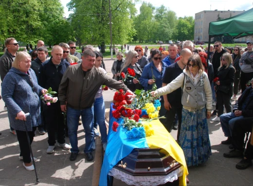Шосткинці попрощалися із захисником України Євгенієм Архіповим фото
