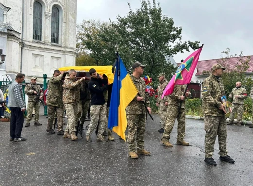 На Глухівщині попрощалися із захисником Дмитром Новіковим фото