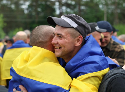 Завершено великий обмін "1000 на 1000": додому повернулися ще 303 захисники фото Завершено великий обмін "1000 на 1000": додому повернулися ще 303 захисники фото