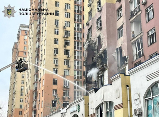 Масований обстріл Києва залишив без тепла третину міста, є загиблий та десятки постраждалих фото