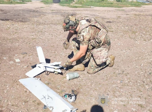 На Сумщині вибухотехніки знешкодили ворожий дрон, який не вибухнув фото На Сумщині вибухотехніки знешкодили ворожий дрон, який не вибухнув фото