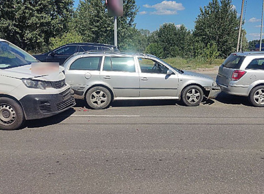 У Сумах на Героїв Крут сталася ДТП за участю трьох автомобілів фото