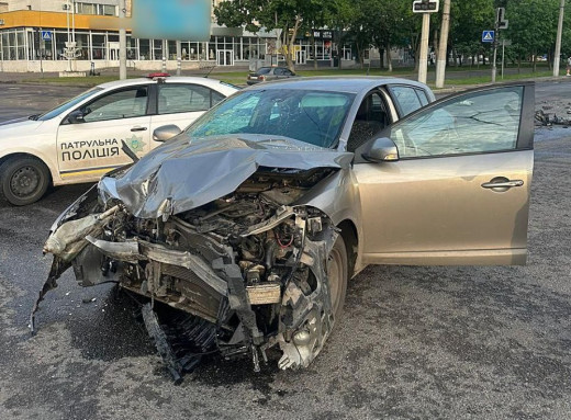 У Сумах зіткнення двох автомобілів призвело до травмування обох водіїв фото