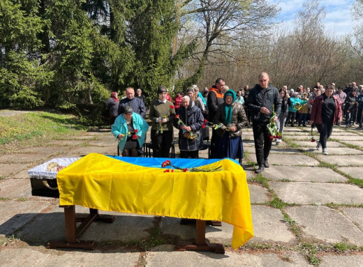 Шосткинська громада попрощалася з полеглим захисником Ігорем Меліоранським фото