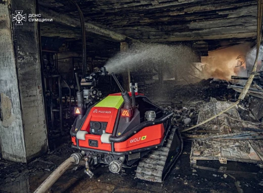 Роботизована система пожежогасіння рятує від вогню двоповерховий цех у Ромнах (відео) фото