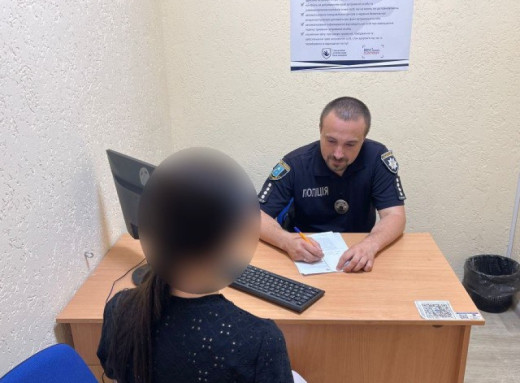 У Глухові затримали жінку за нанесення ножового поранення знайомому фото У Глухові затримали жінку за нанесення ножового поранення знайомому фото