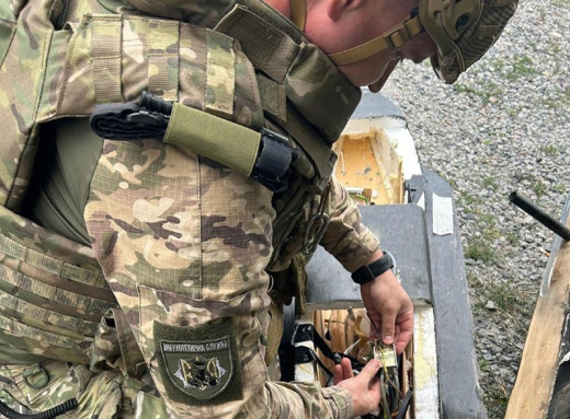 Поліція Сумщини перевірила ворожий дрон, що впав у Сумському районі фото Поліція Сумщини перевірила ворожий дрон, що впав у Сумському районі фото