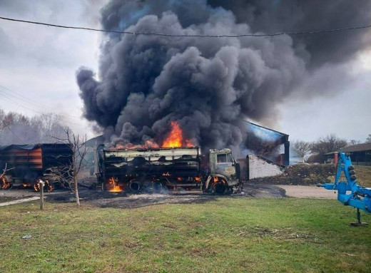 Поліцейські на Сумщині врятували поранених під час повторного обстрілу фото
