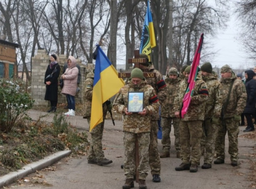 У Глухові попрощалися з воїном Олександром Плаховим фото