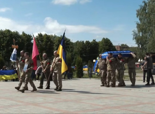 Конотопщина провела в останню путь героя Івана Паська фото Конотопщина провела в останню путь героя Івана Паська фото