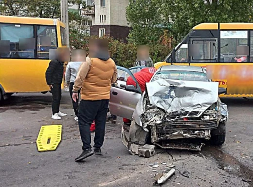 У Сумах п'яна водійка на джипі влаштувала ДТП з постраждалими фото