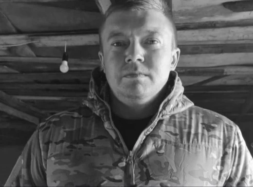 Краснопільці попрощалися із героєм, який загинув на Донеччині фото