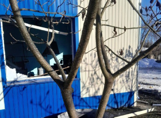 Унаслідок авіаудару по Глухову загинув 27-річний чоловік, ще троє людей поранені фото