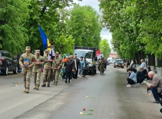 Лебединська громада провела в останню путь захисника Ігоря Балюка фото