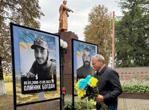 На Конотопщині відкрили пам’ятні знаки полеглим воїнам фото На Конотопщині відкрили пам’ятні знаки полеглим воїнам фото