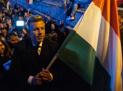 Зеленський привітав Петера Мадяра після перемоги "Тиси" на виборах в Угорщині фото