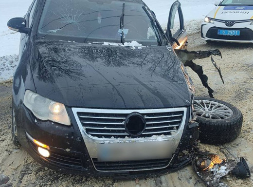 На Троїцькій у Сумах нетверезий водій Volkswagen протаранив вантажівку фото