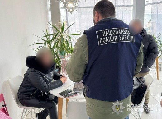 Організаторка схеми переправлення ухилянтів за кордон постане перед судом у Сумах фото Організаторка схеми переправлення ухилянтів за кордон постане перед судом у Сумах фото