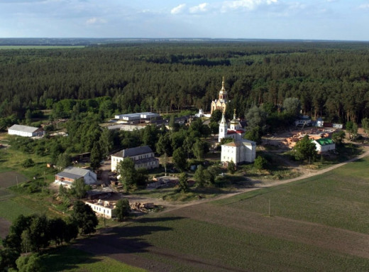 На Сумщині FPV-дрон рф вдарив по Глинській пустині: поранено працівника монастиря фото На Сумщині FPV-дрон рф вдарив по Глинській пустині: поранено працівника монастиря фото