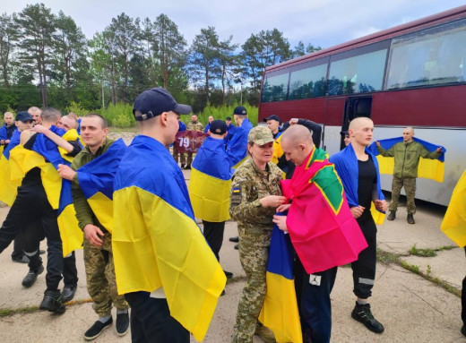 205 українських воїнів повернулися з російського полону, серед них – жителі Сумщини фото 205 українських воїнів повернулися з російського полону, серед них – жителі Сумщини фото
