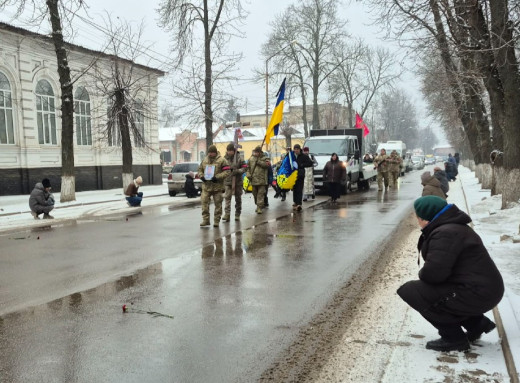 Лебединська громада попрощалася із Захисником Юрієм Худашовим, який загинув на Донеччині фото