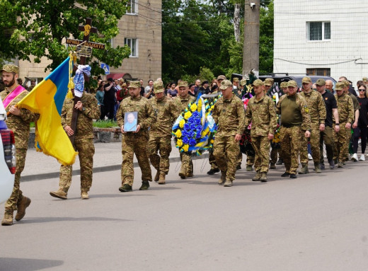 В Охтирці попрощалися із захисником Сергієм Граділем фото