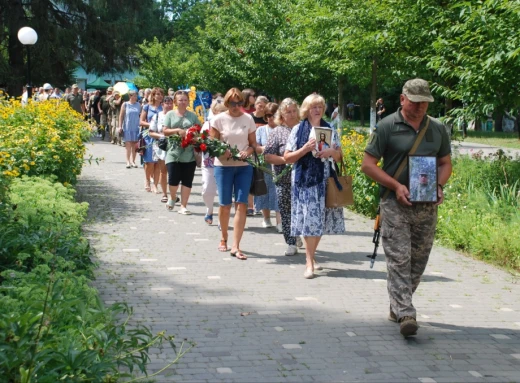 Шостка попрощалася із загиблим на війні Віталієм Гордієнком фото