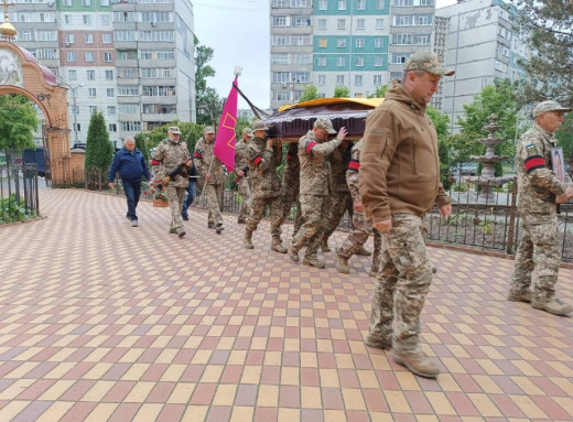 Суми попрощалися з полеглими Героями Андрієм Кірічуком та Володимиром Смирновим фото