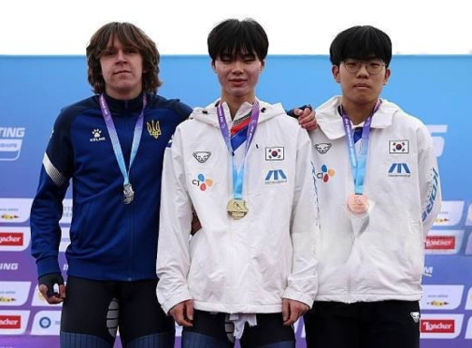 Сум’янин виборов срібло на Кубку світу з ковзанярського спорту серед юніорів фото