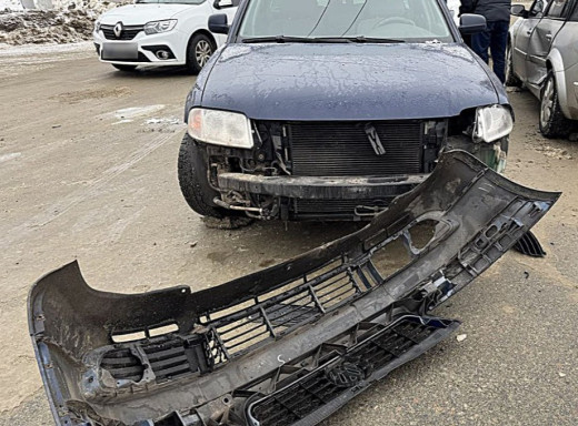 Потрійна ДТП у Сумах: на перехресті Харківської та Холодноярської бригади зіткнулися три автівки фото