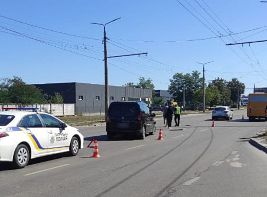 У Сумах на Героїв Крут зіткнулися два легковика фото