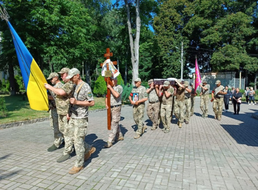 Сум’яни попрощалися із захисником Дмитром Богатирьовим фото