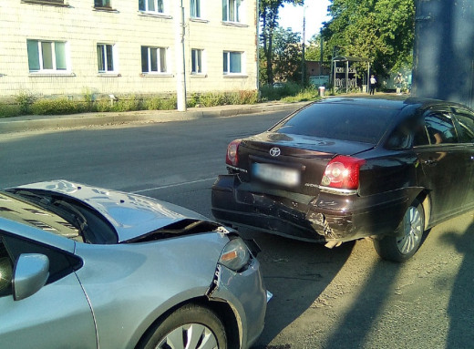 Потрійна ДТП у Сумах: водійка Dodge спричинила аварію фото Потрійна ДТП у Сумах: водійка Dodge спричинила аварію фото