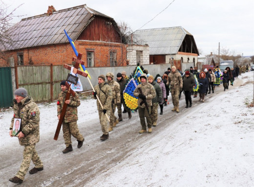 У Тростянці попрощалися із захисником Олександром Пальошком фото